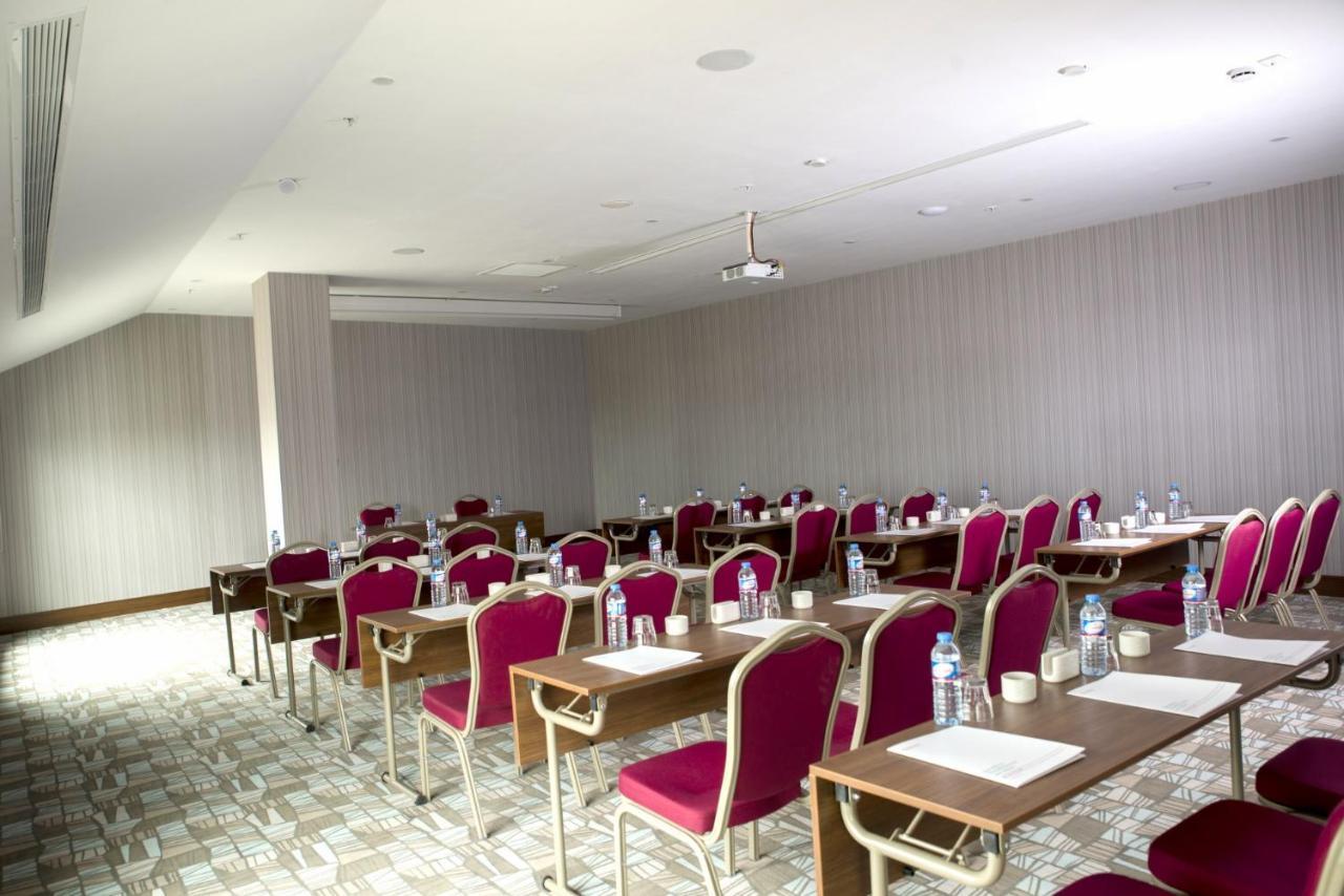 Ramada By Wyndham Sakarya Hendek Hotell Eksteriør bilde