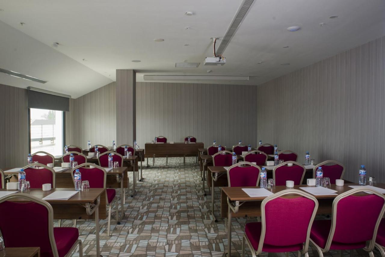 Ramada By Wyndham Sakarya Hendek Hotell Eksteriør bilde